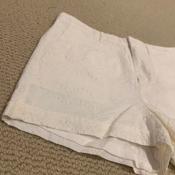 White shorts - Picture 2 of 3